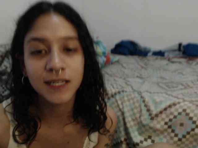 AlinaWoolf webcam