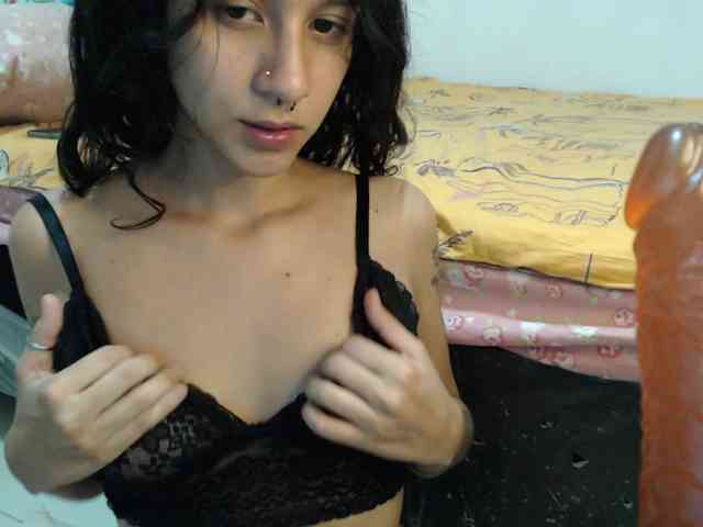 AlinaWoolf webcam