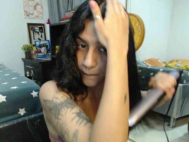 AlinaWoolf webcam