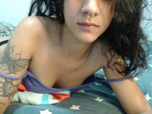 AlinaWoolf webcam