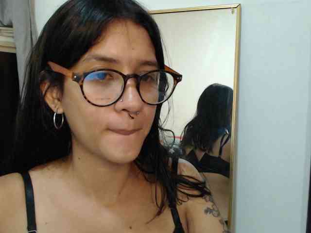 AlinaWoolf webcam