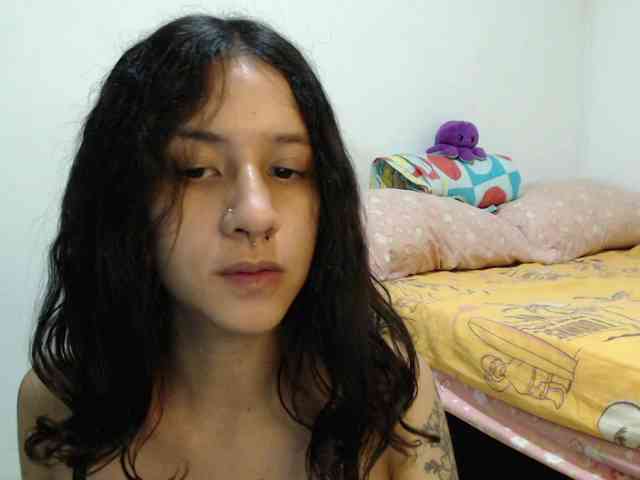 AlinaWoolf webcam