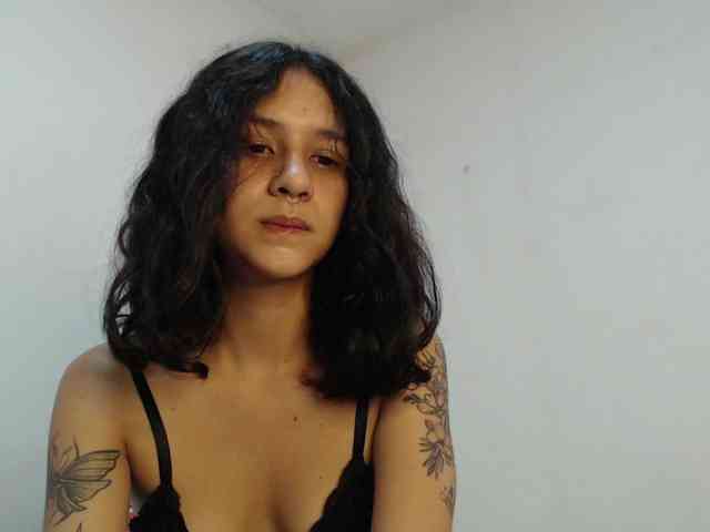 AlinaWoolf webcam
