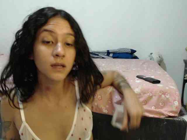 AlinaWoolf webcam