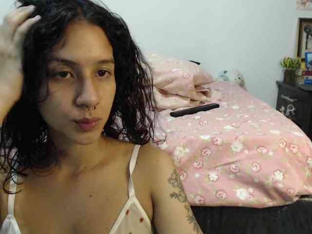 AlinaWoolf webcam