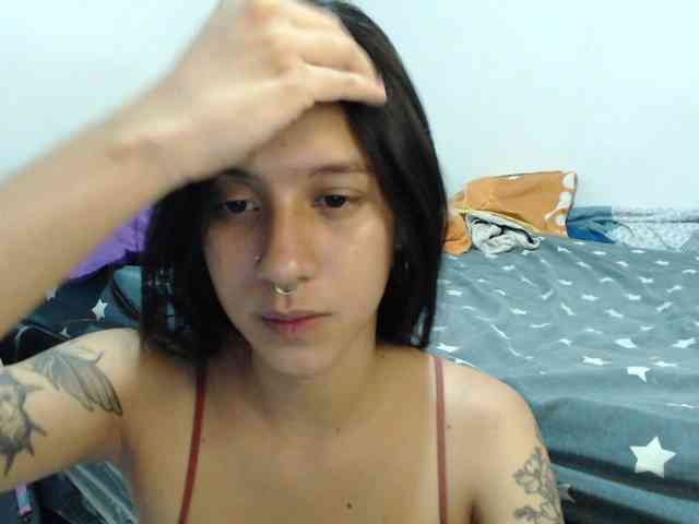 AlinaWoolf webcam
