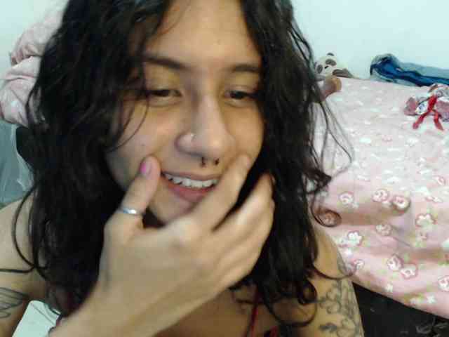 AlinaWoolf webcam