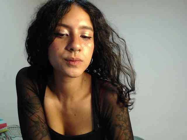 AlinaWoolf webcam