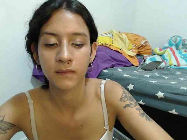 AlinaWoolf webcam