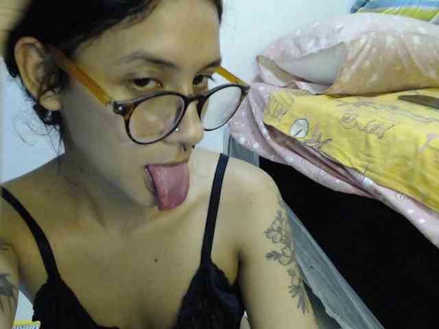 AlinaWoolf webcam