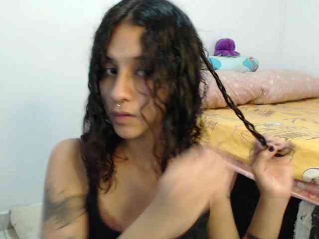 AlinaWoolf webcam