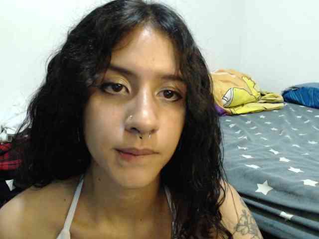 AlinaWoolf webcam