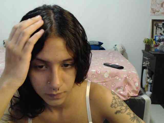 AlinaWoolf webcam