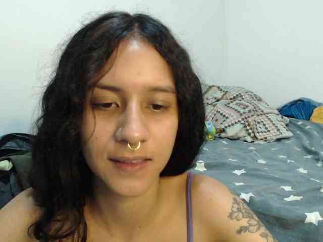 AlinaWoolf webcam