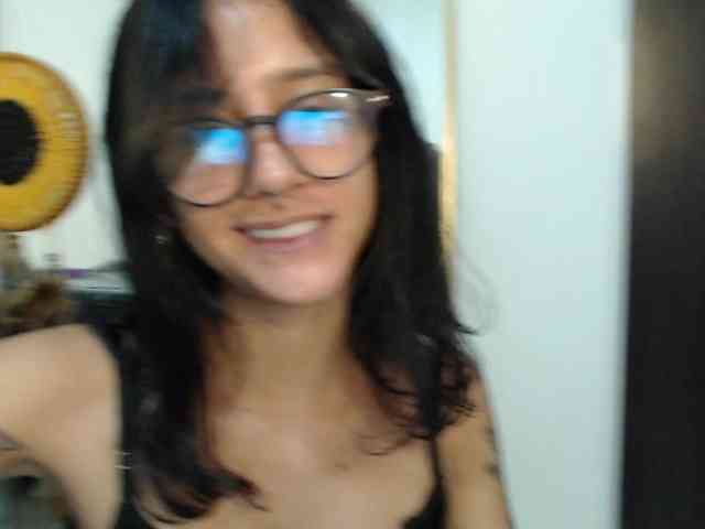 AlinaWoolf webcam