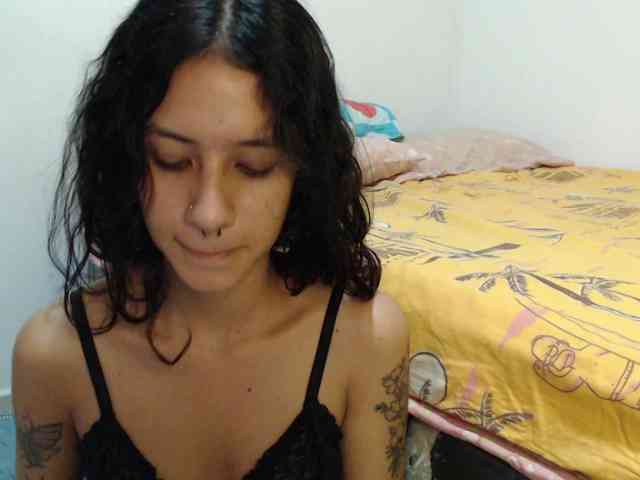AlinaWoolf webcam