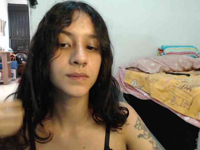 AlinaWoolf webcam