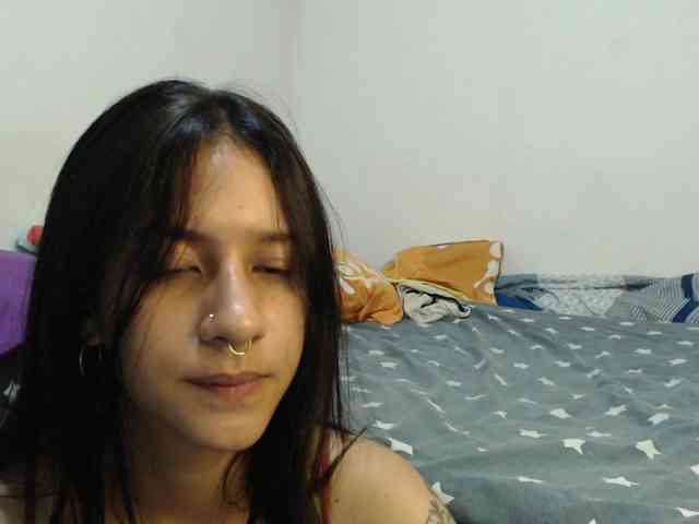 AlinaWoolf webcam