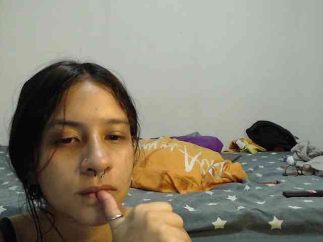 AlinaWoolf webcam