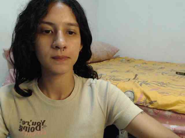AlinaWoolf webcam