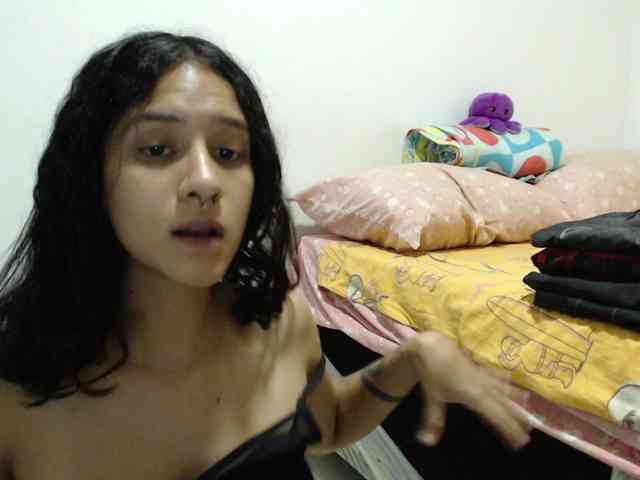 AlinaWoolf webcam