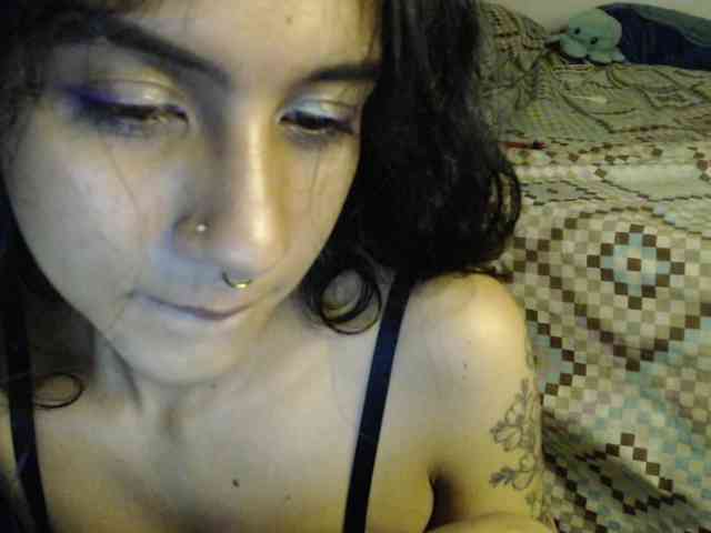 AlinaWoolf webcam