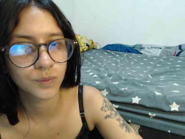 AlinaWoolf webcam