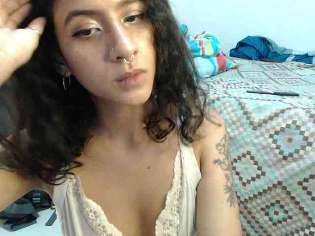 AlinaWoolf webcam