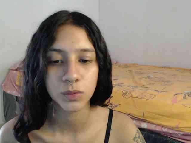 AlinaWoolf webcam