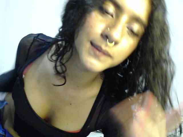 AlinaWoolf webcam