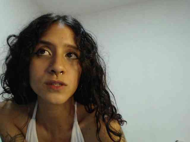 AlinaWoolf webcam