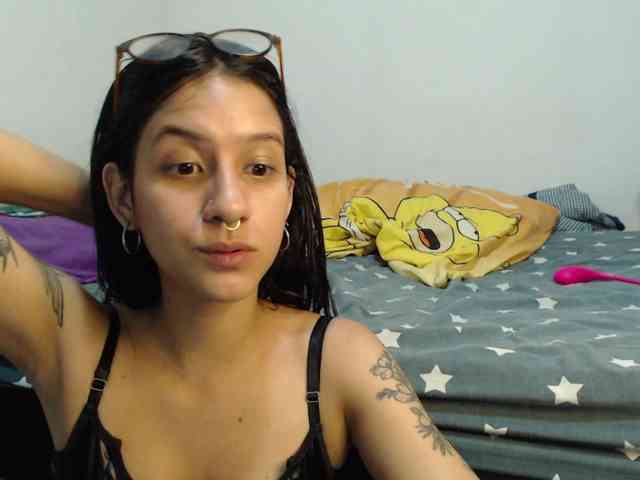 AlinaWoolf webcam