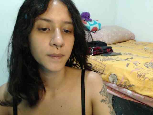 AlinaWoolf webcam