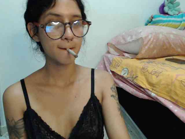 AlinaWoolf webcam