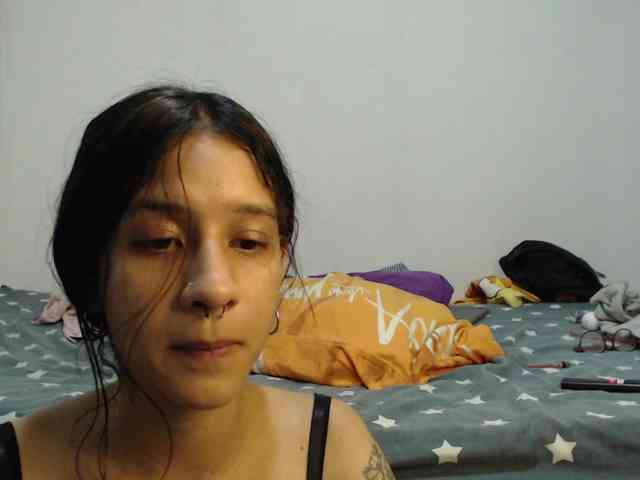 AlinaWoolf webcam