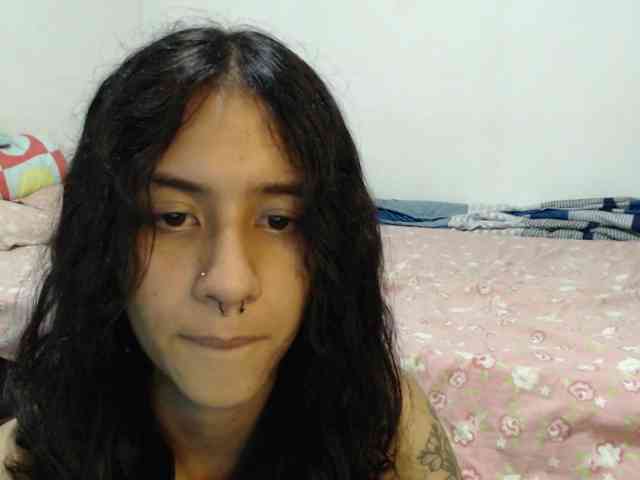 AlinaWoolf webcam