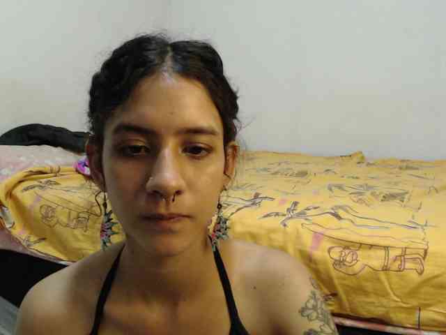 AlinaWoolf webcam