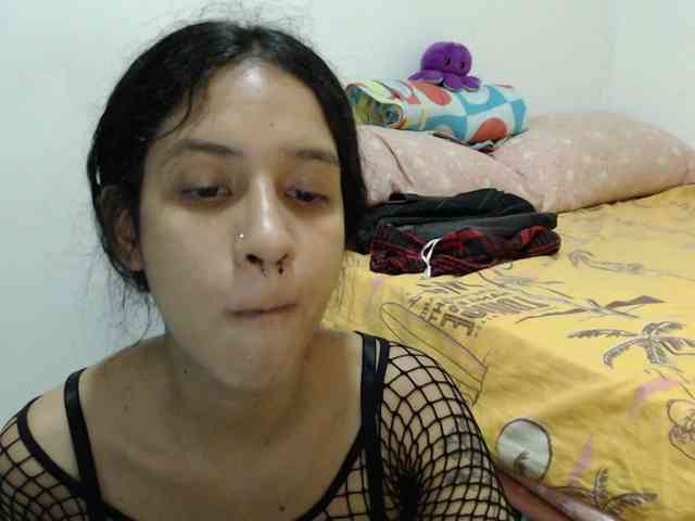 AlinaWoolf webcam