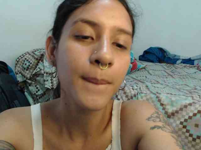 AlinaWoolf webcam