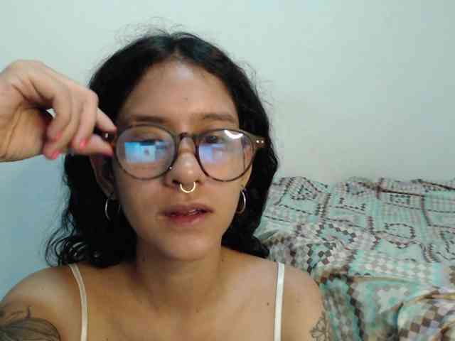 AlinaWoolf webcam