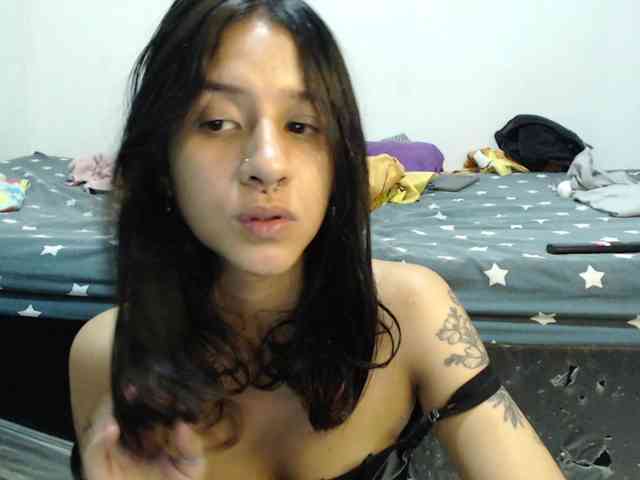 AlinaWoolf webcam