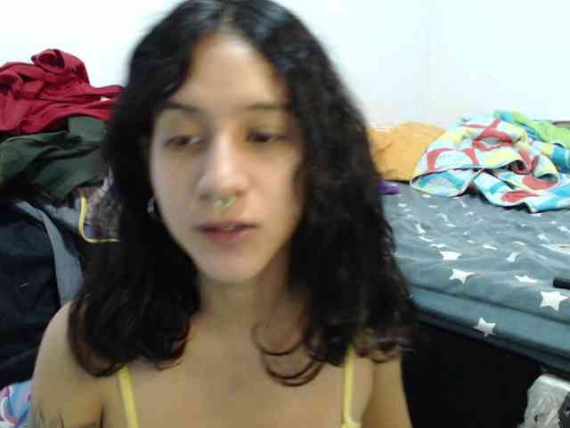 AlinaWoolf webcam