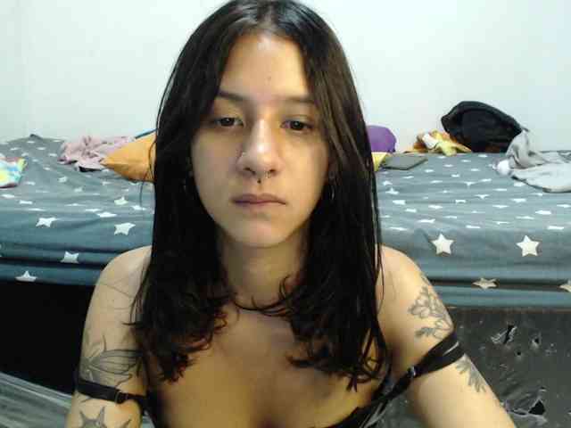 AlinaWoolf webcam