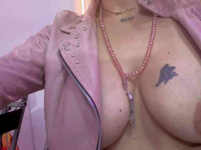 harlyqueen1 webcam
