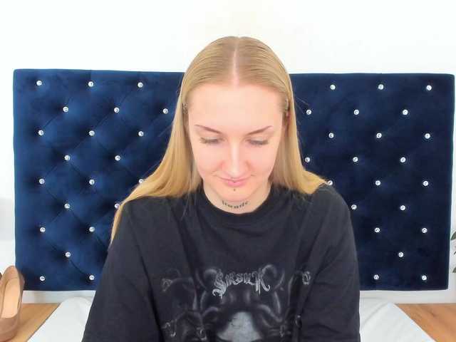 AlexaKisses webcam bongacams model stream image