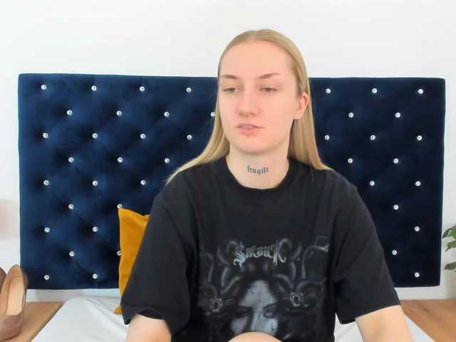  AlexaKisses chat room