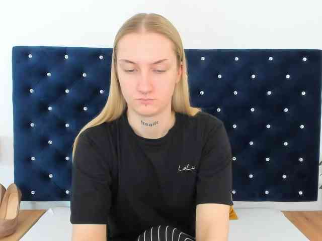 AlexaKisses webcam