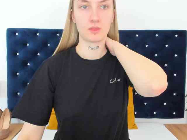 AlexaKisses webcam