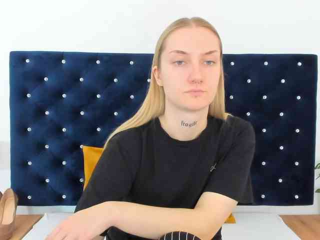 AlexaKisses webcam