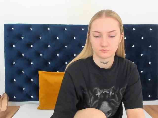 AlexaKisses webcam